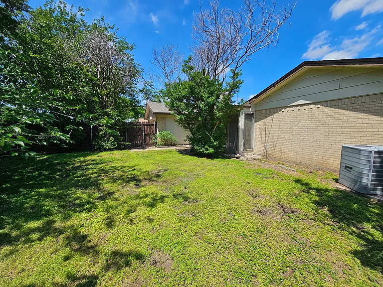 1302 Berkeley Dr — Photo 32