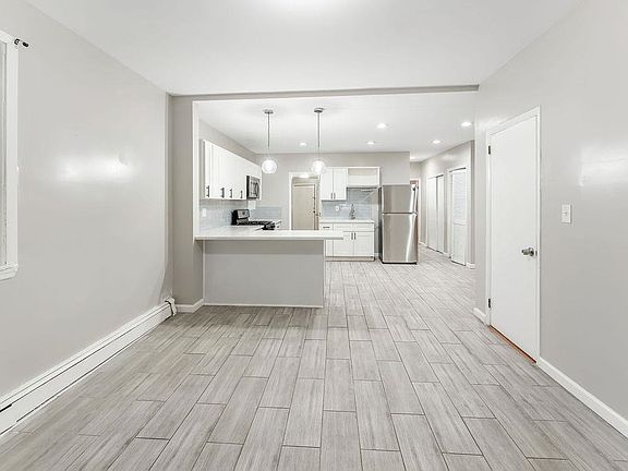 5th image of 11 Holmes Ave Floor 1