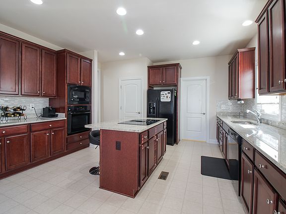 3rd image of 6910 Westlawn Dr