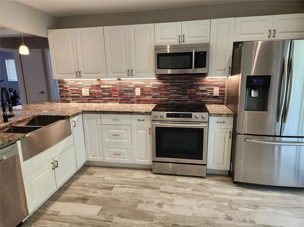 107 18th Ave S, Lake Worth, FL 33460