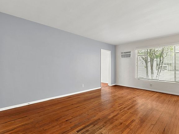 4th image of 1408-1412 Centinela Ave #1412-3