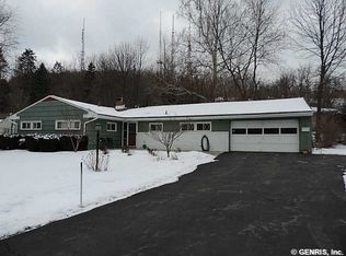 39 Hemingway Dr, Brighton, NY 14620