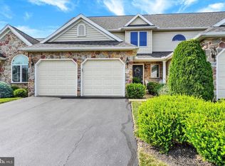 141 Fountain Dr, York, PA 17402