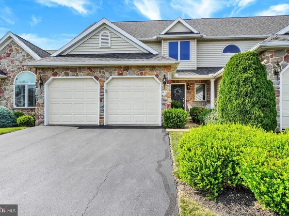 141 Fountain Dr, York, PA 17402