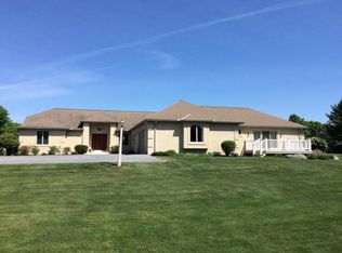 19 Main St, Akron, PA 17501