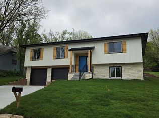 5129 Raven Oaks Dr, Omaha, NE 68152