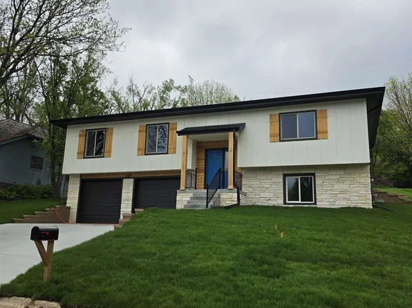 5129 Raven Oaks Dr, Omaha, NE 68152