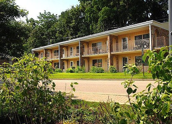 2nd image of 572 Lincoln Ave