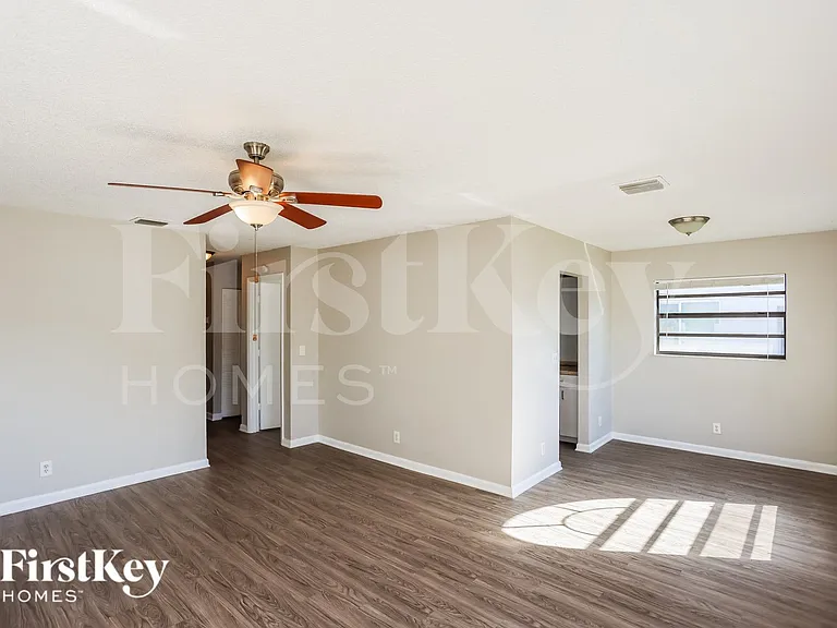 1301 NW 2nd St — Photo 3