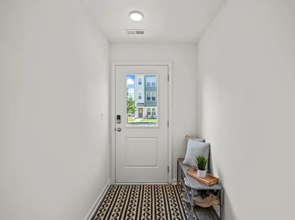 1955 Robin Hill Ln, Raleigh, NC 27610