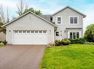 1043 Hummingbird Ln, Eagan, MN 55123