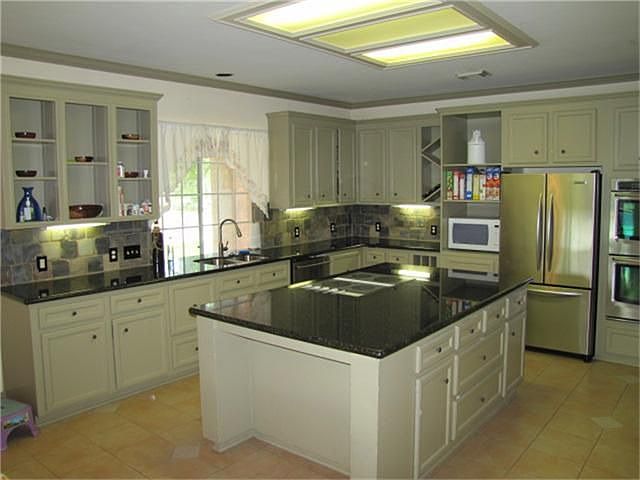 New stainless steel appliances and sink