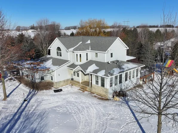 11679 85th St NW, Pine Island, MN 55963