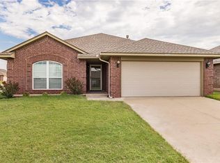 4000 Green Apple Dr, Moore, OK 73160