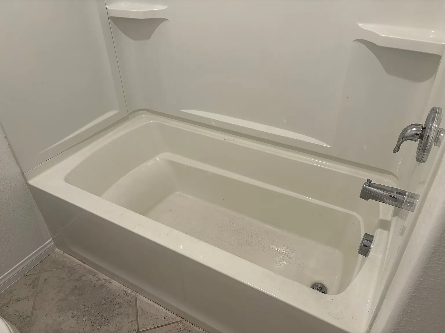 5 bed, 3.0 bath, 2469 sqft, $2,600 — Photo 4