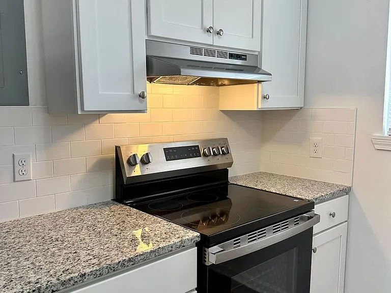 1911 19th Ct N — Photo 15