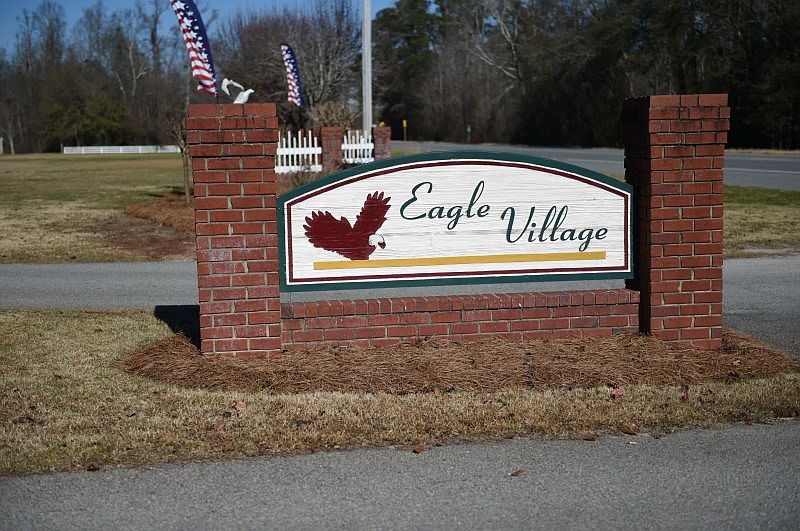 1st image of 708 Wren Ln