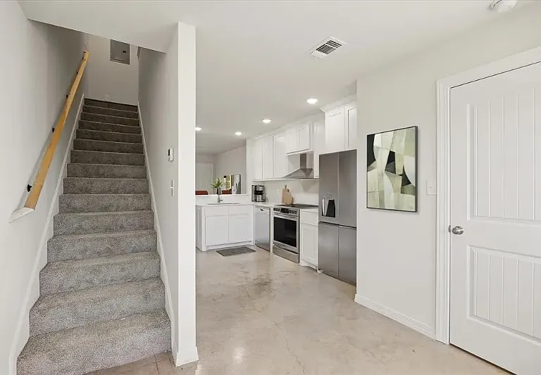 645 N McCart St — Photo 9