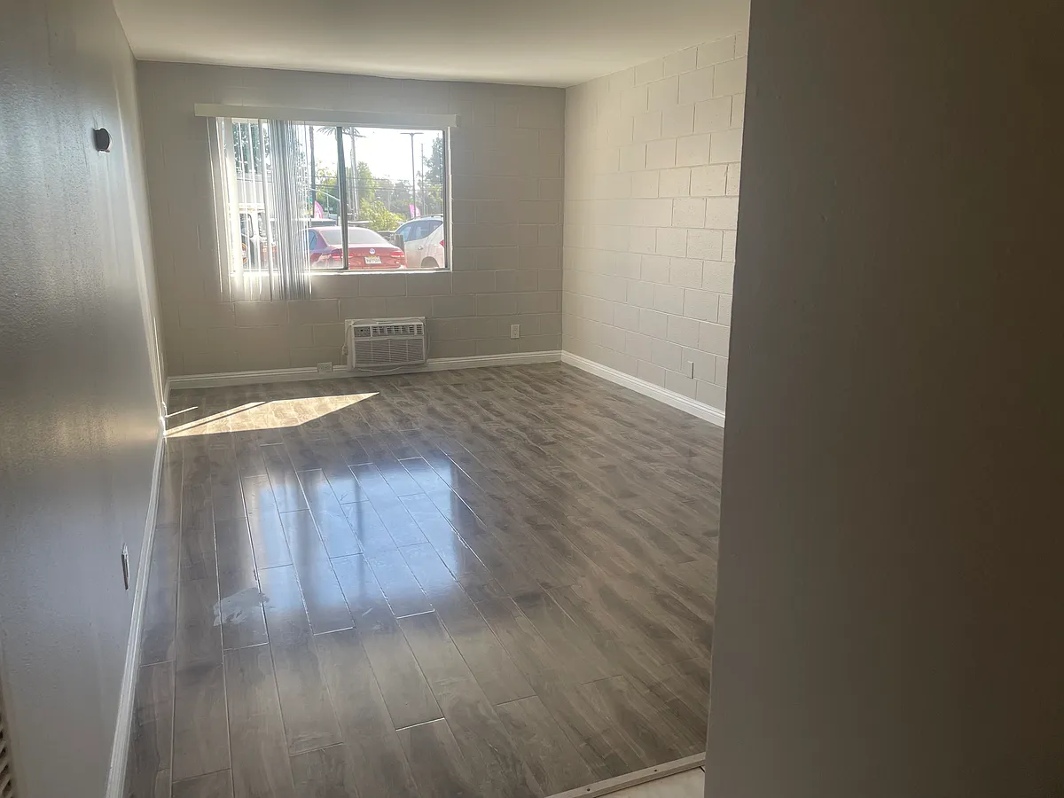 Building Photo - 1734 Workman St #220