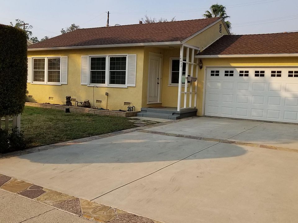 16937 Hart St. Lake Balboa, CA