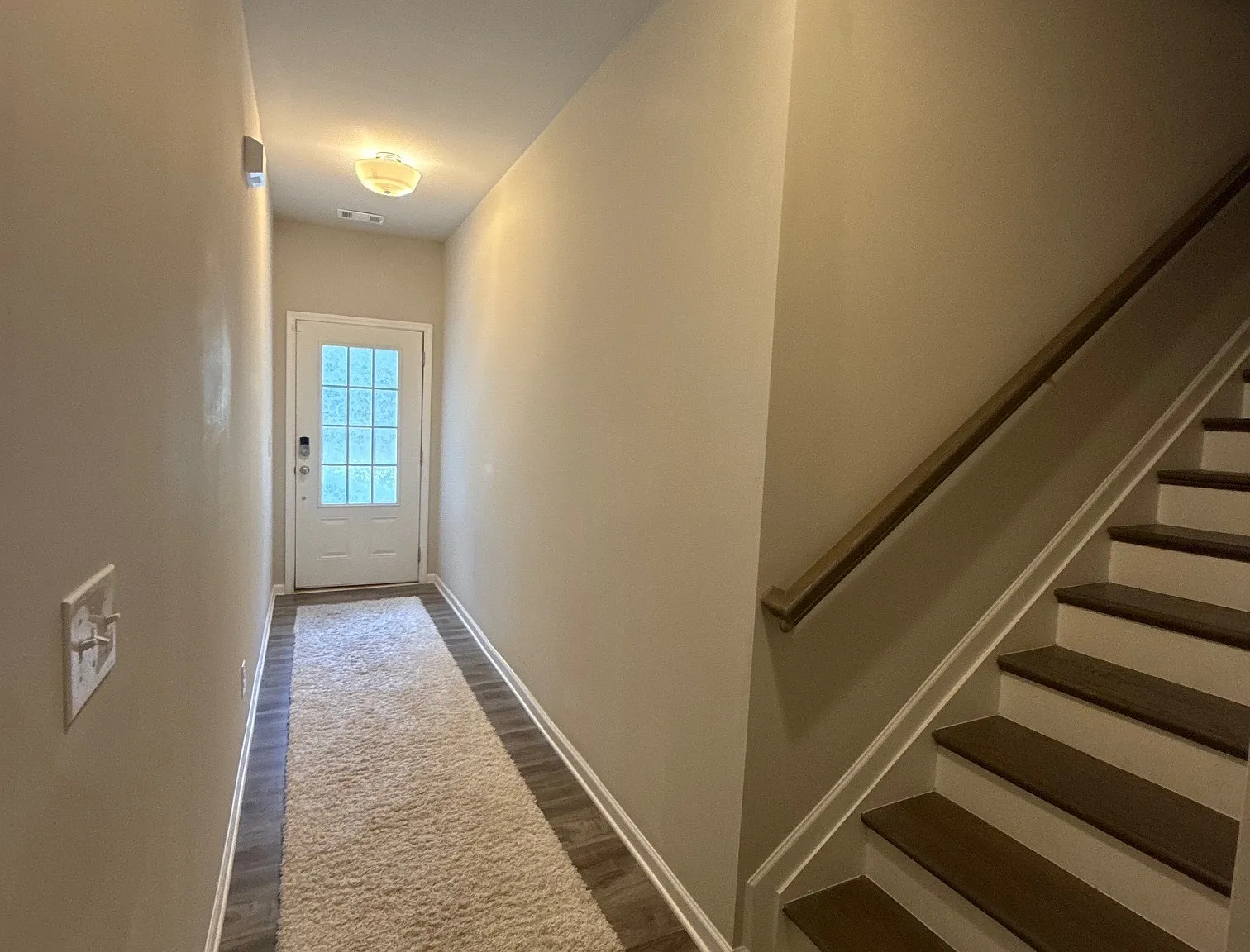 3 bed, 2.5 bath, 2072 sqft, $2,400 — Photo 2