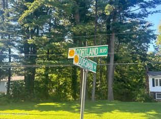1 Dorsman Dr, Clifton Park, NY 12065