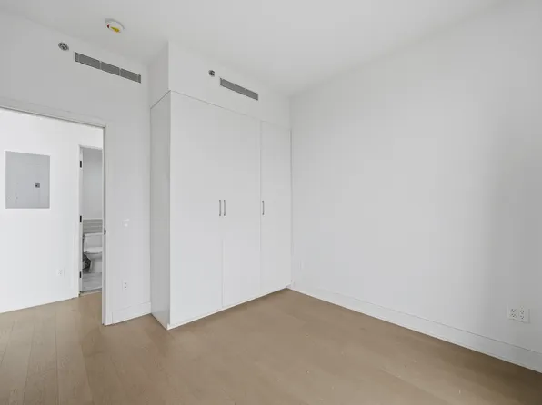 50-11 Queens Boulevard image 6 of 24