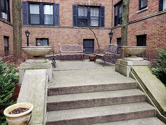 2nd image of 1110 W Montana St #2