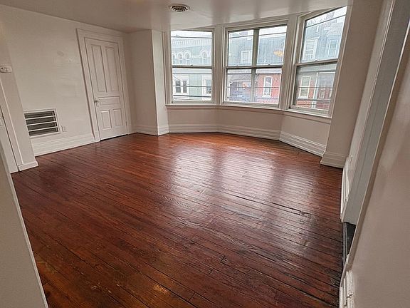 5th image of 152 W King St APT 2