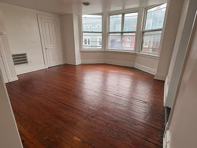 152 W King St #2 — Photo 5