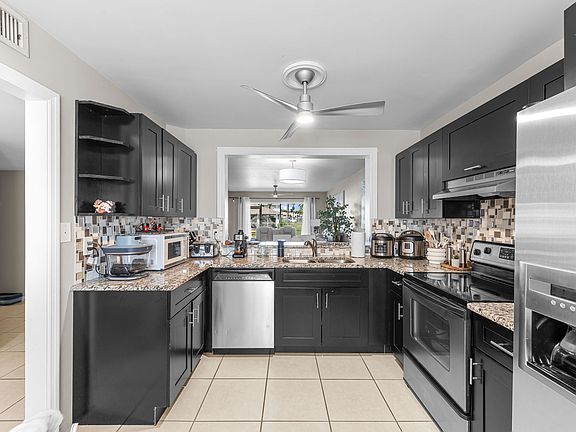 5th image of 1358 Derbyshire Ct APT 102