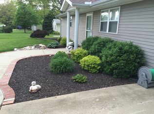 402 S Mahomet Rd, Mahomet, IL 61853