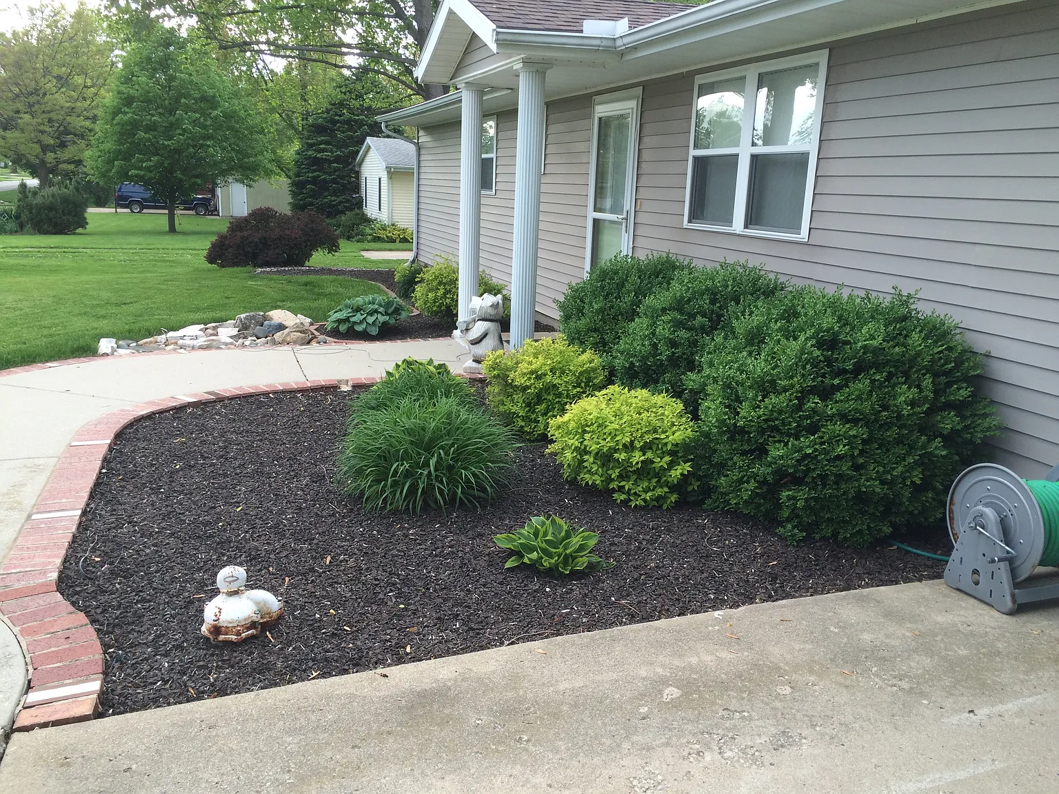 402 S Mahomet Rd photo 1