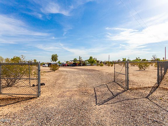 3rd image of 9820 N HUALAPAI Drive