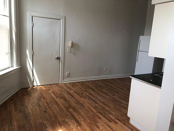 4th image of 1919 Elm St APT 1