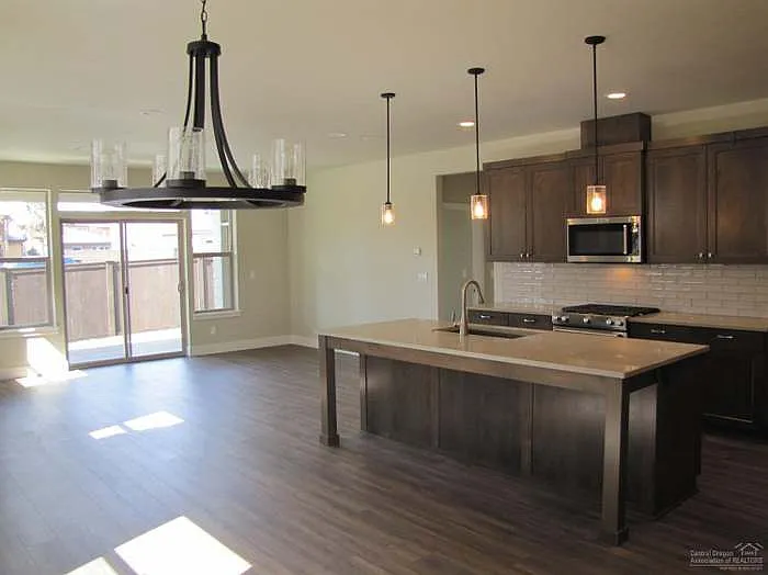 NW Via Cambria, Bend — Photo 3