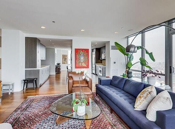 2nd image of 737 W Washington Blvd APT 2601