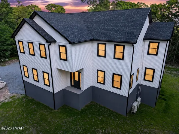 99 Woodland Dr, Jefferson Township, PA 18436