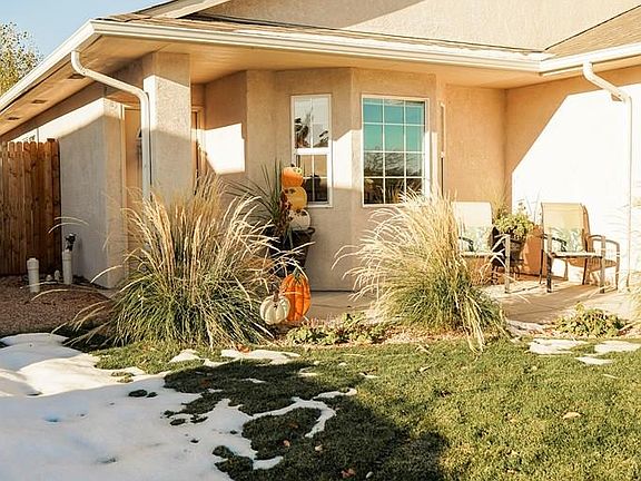2nd image of 723 Edna Ln