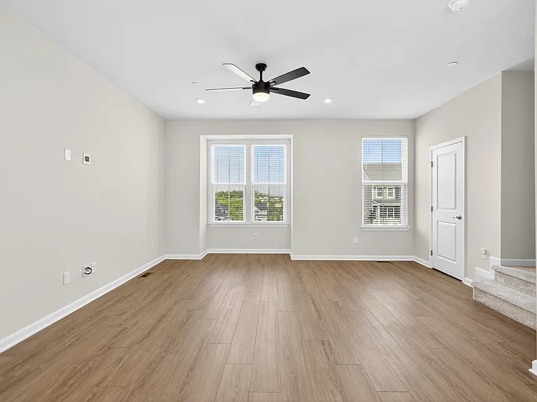 526 Dogwood Ln — Photo 17