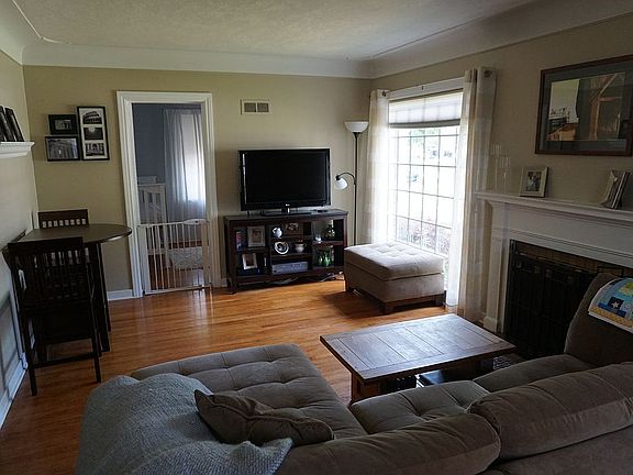 3rd image of 626 Hoyt St SE