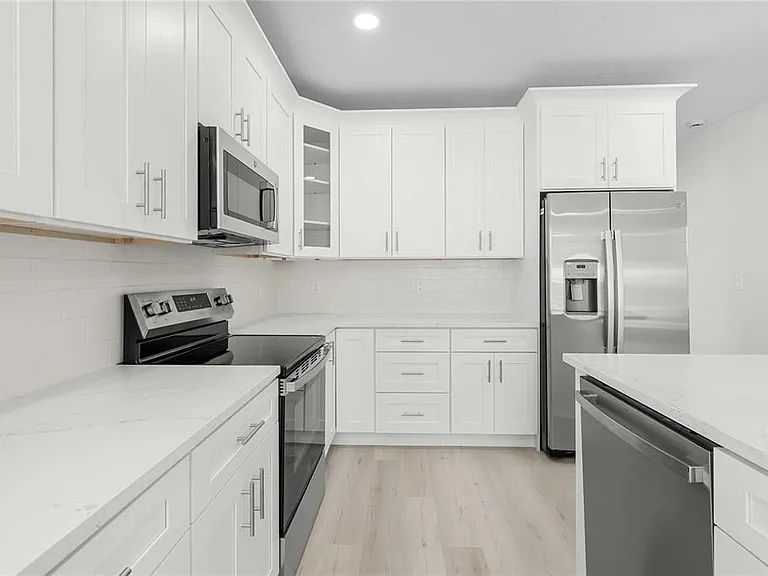 2203 N Blvd — Photo 20