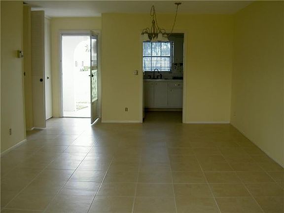 3rd image of 2712 E Dudley Drive #G