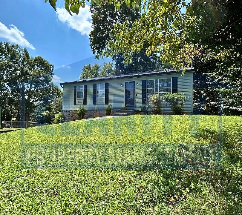 2218 Cloverleaf Cir SE