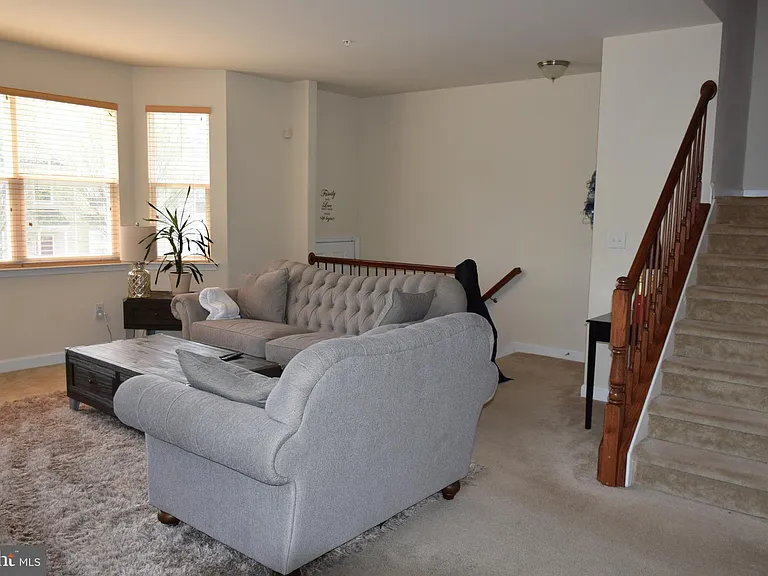 390 English Oak Ln — Photo 4