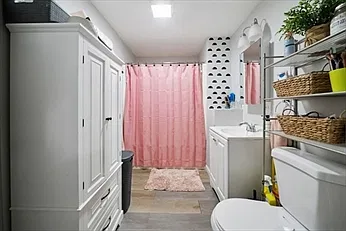 3 bed, 1000 sqft, $1,950 — Photo 2