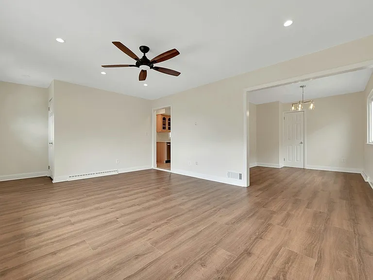 126 Huber St — Photo 3