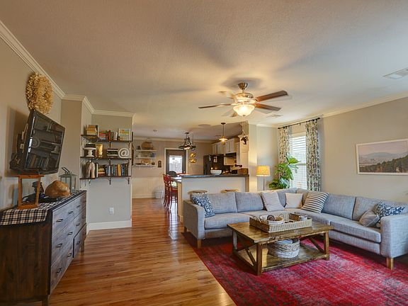 5th image of 303 Coles Creek Dr