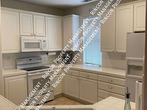 3rd image of 359 Ford Ave