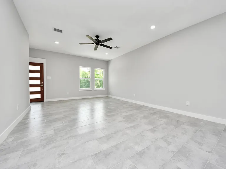 1307 Laskey St — Photo 13